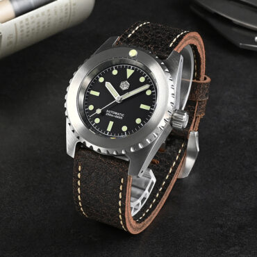 Stylish men's watch featuring a sleek design with a stainless steel case, leather strap, and precision quartz movement. Perfect for formal and casual occasions, this timepiece combines durability and elegance, making it an ideal accessory for modern men.